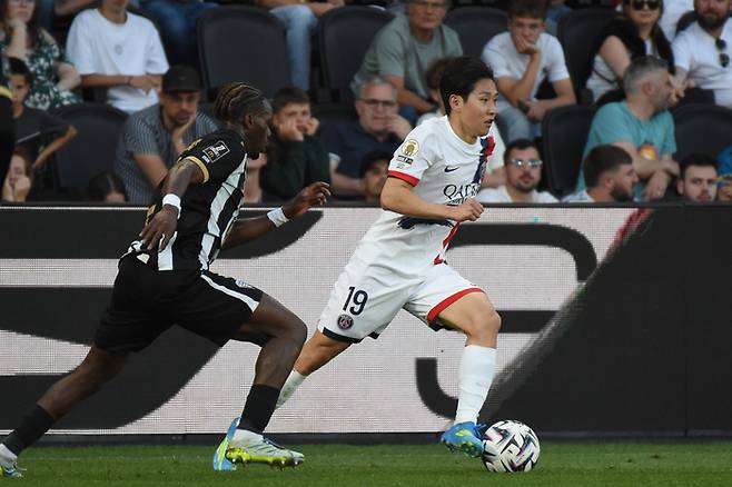 드리블하는 PSG 이강인. AP연합뉴스