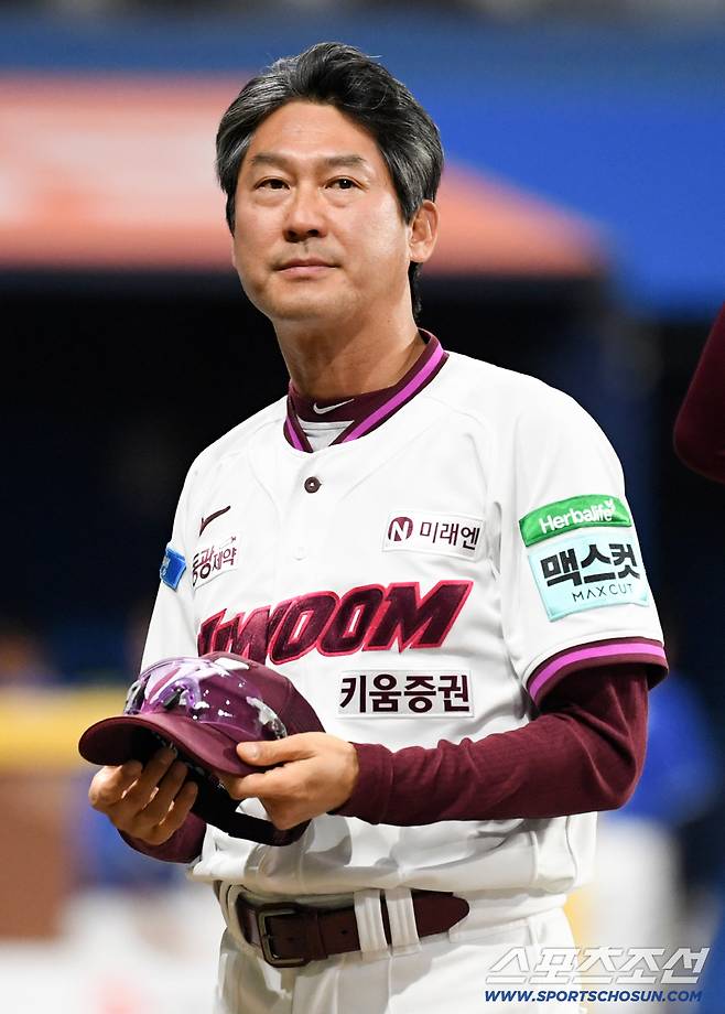25일 서울 고척스카이돔에서 열린 키움과 삼성의 경기. 승리한 키움 설종진 감독이 기뻐하고 있다. 고척=박재만 기자 pjm@sportschosun.com/2026.04.25/