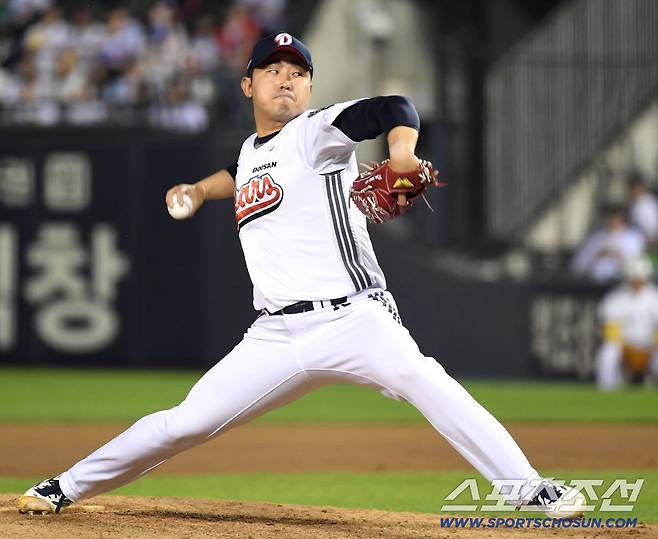 24일 잠실야구장에서 열린 LG와 두산의 경기. 투구하고 있는 두산 김정우. 잠실=송정헌 기자songs@sportschosun.com/2026.04.24/