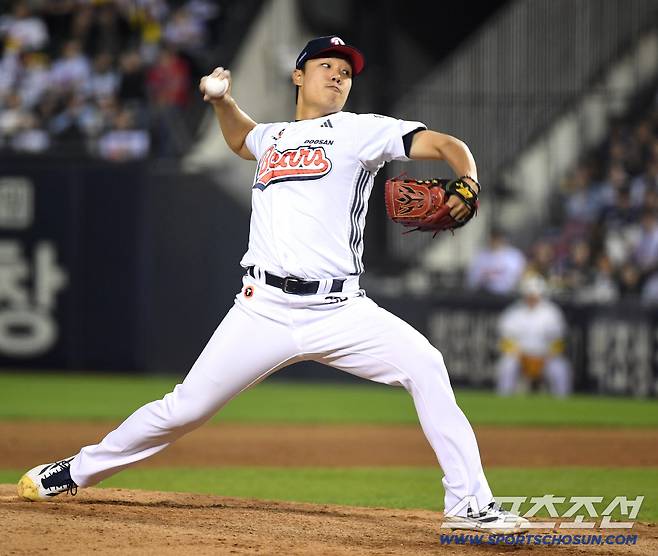 24일 잠실야구장에서 열린 LG와 두산의 경기. 투구하고 있는 두산 양재훈. 잠실=송정헌 기자songs@sportschosun.com/2026.04.24/