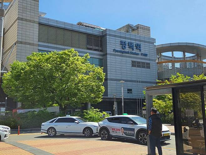 24일 평택역 앞에 택시들이 손님들을 기다리고 있다. ⓒ데일리안 허찬영 기자