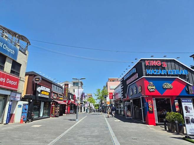 평택시 내에서도 보수 지지세가 강한 지역 중 하나인 주한미군기지 험프리스 인근 안정리 로데오거리.ⓒ데일리안 허찬영 기자