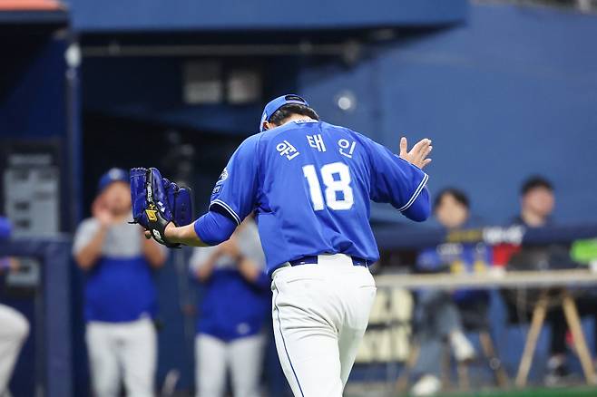 <yonhap photo-6384="">'토종 에이스'가 7회까지 마운드를 지키며 분투했지만, 연패가 이어졌다. 삼성 라이온즈가 7연승 뒤 6연패에 빠졌다. mon@yna.co.kr/2024-04-26 20:02:38/ <저작권자 ⓒ 1980~2024 ㈜연합뉴스. 무단 전재 재배포 금지, AI 학습 및 활용 금지></yonhap>