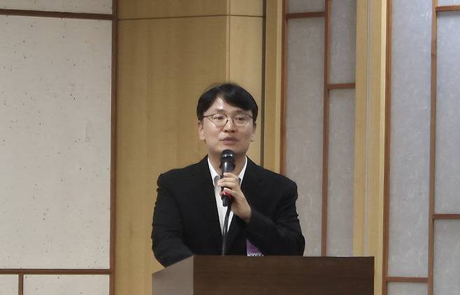 하동진 서울경찰청 청소년보호계장이 지난 24일 국회에서 열린 ‘불법도박의 청소년 확산 위기와 스포츠의 책임’ 토론회에서 발언하고 있다.