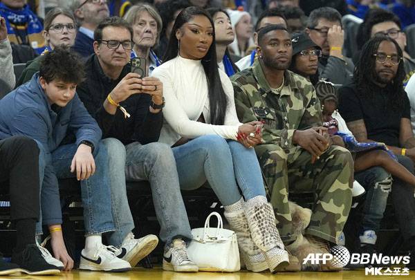 지난 크리스마스에 톰슨의 소속팀 댈러스 경기를 찾은 메간 디 스탤리언의 모습. 사진=ⓒAFPBBNews = News1