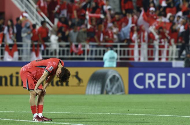 올림픽 본선 진출이 좌절된 후 한국 강성진이 아쉬워하고 있다/사진=뉴시스