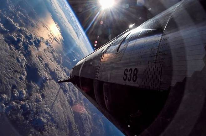 [서울=뉴시스] 일론 머스크 스페이스X 최고경영자(CEO)가 2일 스페이스X의 X(옛 트위터)에 위성 100만개 발사 내용 등의 글과 함께 올린 사진. 2026.02.03. *재판매 및 DB 금지