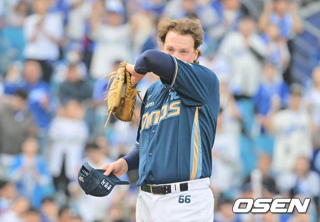 [OSEN=대구, 이석우 기자] 11일 대구삼성라이온즈파크에서 2026 신한 SOL KBO 리그 삼성 라이온즈와 NC 다이노스의 경기가 열렸다. 홈팀 삼성은 오러클린이, 방문팀 NC는 테일러가 선발 출전했다. NC 다이노스 테일러가 2회말 1사 만루 삼성 라이온즈 박승규에게 몸에 맞는 볼을 던지고 아쉬워하고 있다. 2026.04.11 / foto0307@osen.co.kr