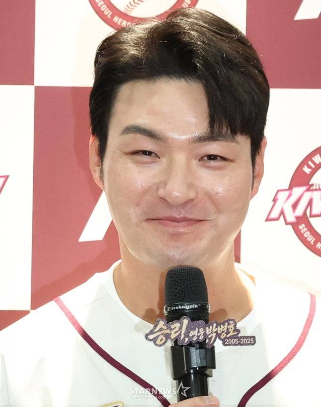 박병호 키움 잔류군 코치가 26일 은퇴식을 앞두고 기자회견을 하고 있다. /사진=김진경 대기자