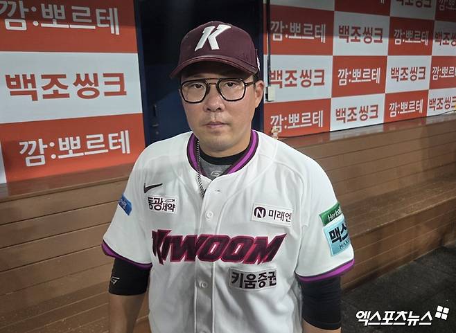 키움 히어로즈 베테랑 내야수 안치홍이 25일 서울 고척스카이돔에서 열린 2026 신한 SOL KBO리그 삼성 라이온즈와의 팀 간 2차전에서 홈런 포함 3안타를 기록, 팀 승리를 이끌었다. 사진 김지수 기자