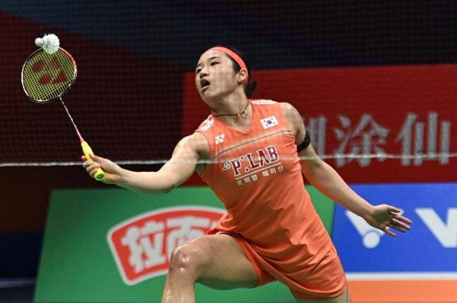 세계랭킹 1위 안세영(삼성생명)에게 과연 악재일까. 배드민턴 점수제가 21점에서 15점으로 변경된다. 그동안 강철 같은 체력을 바탕으로 상대와의 장기전에서 우위를 보이며 승리를 따냈던 안세영으로서는 짧은 시간 안에 승부를 보기 위해 스타일을 바꿔야 할 수도 있을 것으로 보인다. 사진 연합뉴스