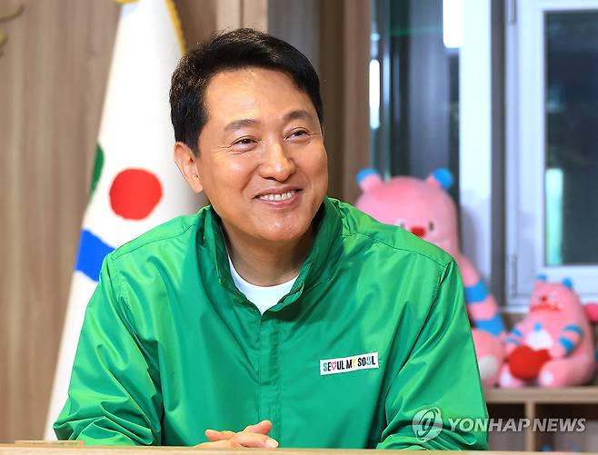 인터뷰하는 오세훈 서울시장 (서울=연합뉴스) 최재구 기자 = 오세훈 서울시장이 지난 22일 서울시청 집무실에서 연합뉴스와 인터뷰하고 있다. 2026.4.26 jjaeck9@yna.co.kr