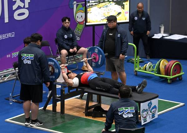 27일 광주시 동원대학교 실내체육관에서 ‘제16회 경기도장애인체육대회 2026 광주’ 역도 경기가 진행되고 있다. 2026.4.27 /경기도장애인체육회 제공