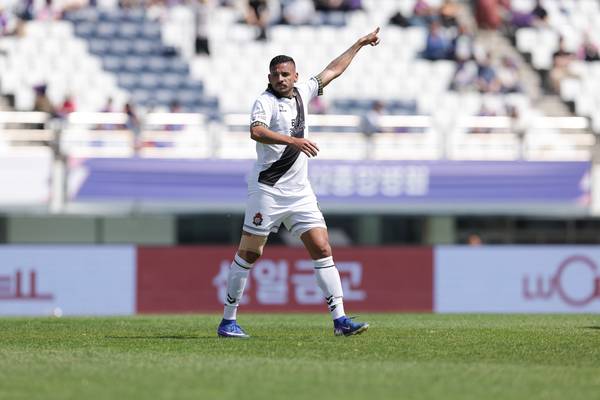 경남FC 단레이가 25일 파주스타디움에서 열린 파주 프런티어와 경기에서 뛰고 있다. /한국프로축구연맹