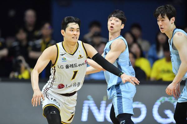 창원LG 유기상이 27일 고양소노아레나에서 열린 고양 소노와 경기에서 수비하고 있다. /KBL