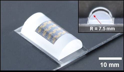 곡면에 부착된 초박막 실리콘 양면 MOSFET. /포스텍 제공