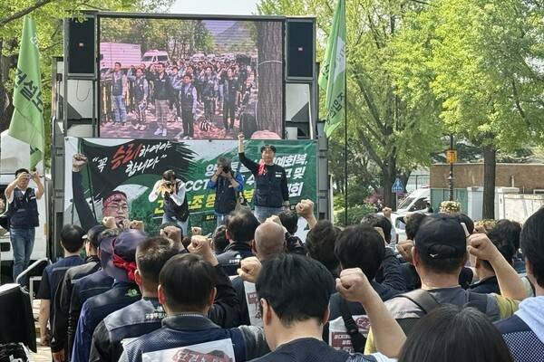 민주노총 건설노조가 27일 오전 11시 청와대 사랑채 앞에서 '양회동 열사 명예회복, CCTV 유출 수사 촉구 및 건설노조 명예회복 결의대회'를 열고, 청와대를 향해 재수사를 촉구했다. 2026.4.27. 김성진 기자