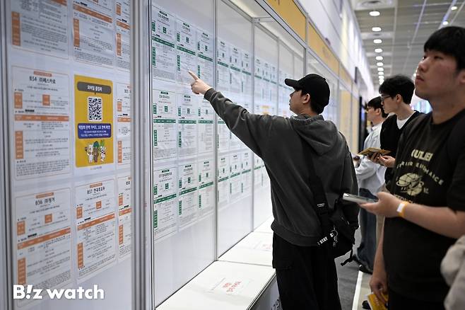 27일 서울 삼성동 코엑스에서 국민은행 주최로 '2026 1차 KB굿잡 우수기업 취업박람회'가 열리고 있다./사진=이명근 기자 qwe123@