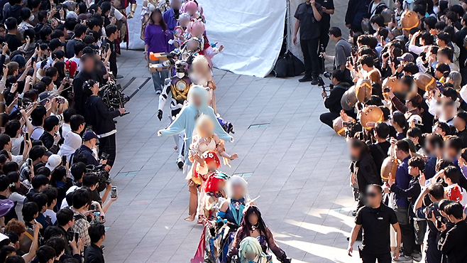 호요버스가 주최한 코스프레 퍼레이드 현장 전경.