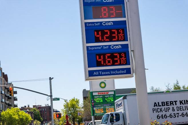 21일(현지시간) 미국 뉴욕 브루클린의 한 주유소. (사진=AFP)