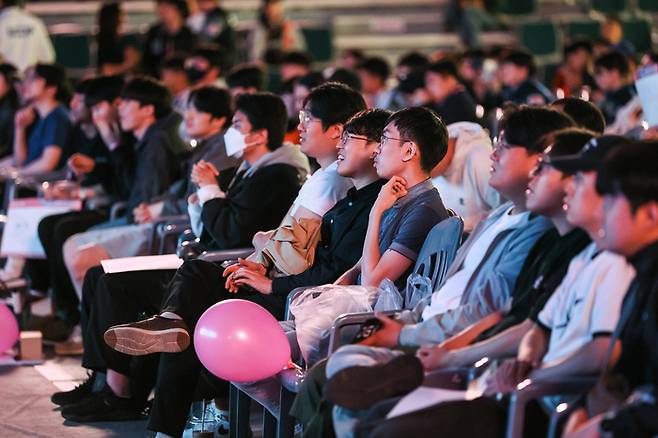 팬들이 2026 ECA 경기장을 방문해 응원하고 있다. 사진 | 한국e스포츠협회