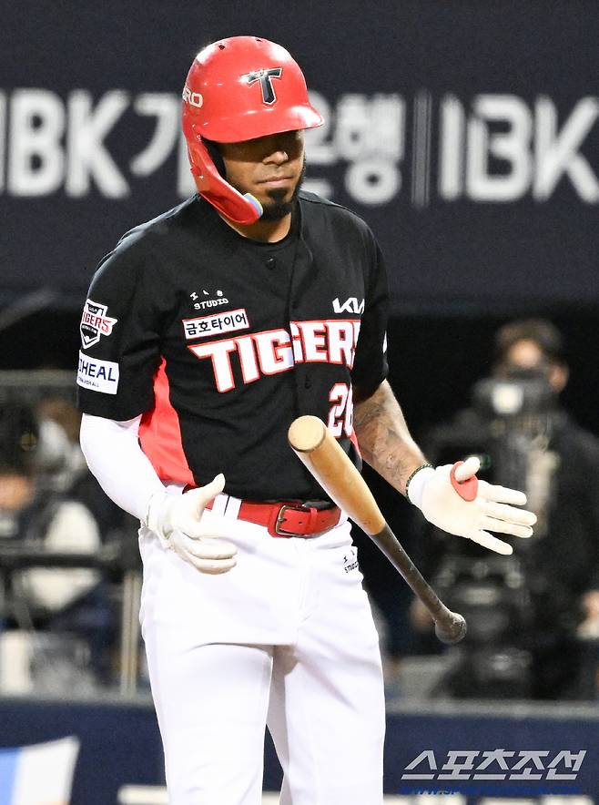 17일 잠실구장에서 열린 두산과 KIA의 경기. KIA 카스트로가 숨을 고르고 있다. 잠실=박재만 기자 pjm@sportschosun.com/2026.04.17/