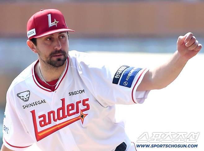 24일 인천 SSG랜더스필드에서 열린 KBO리그 시범경기 롯데와 SSG의 경기. 선발 투구하고 있는 SSG 베니지아노. 인천=송정헌 기자songs@sportschosun.com/2026.03.24/