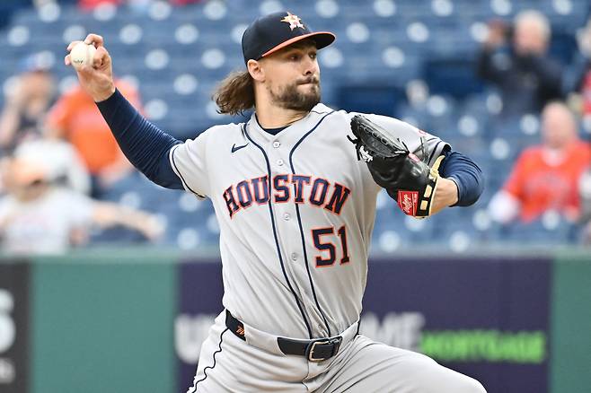 Apr 21, 2026; Cleveland, Ohio, USA; Houston Astros relief pitcher Ryan Weiss (51) throws a pitch during the first inning against the Cleveland Guardians at Progressive Field. Mandatory Credit: Ken Blaze-Imagn Images







<저작권자(c) 연합뉴스, 무단 전재-재배포, AI 학습 및 활용 금지>