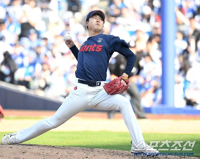 28일 대구 삼성라이온즈파크에서 열리는 삼성과 롯데의 개막전 경기. 투구하고 있는 롯데 쿄야마. 대구=송정헌 기자songs@sportschosun.com/2026.03.28/