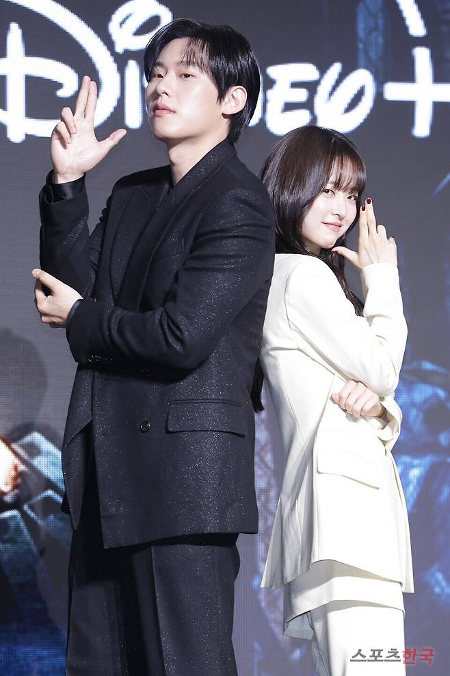 디즈니+ 오리지널 시리즈 '골드랜드' 제작발표회에 참석한 김성철, 박보영. 2026.4.27 ⓒ이혜영 기자 lhy@hankooki.com