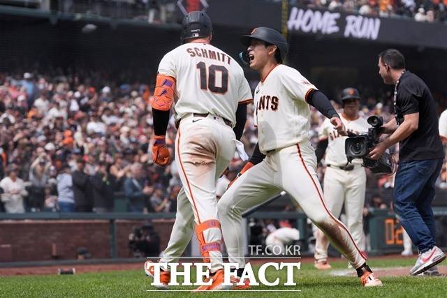 샌프란시스코의 리드오프 이정후가 27일 마이애미 말린스와 홈 경경기에서 시즌 첫 4안타를 폭발하며 6-3 대역전을 견인하며 자신의 가치를 입증했다./샌프란시스코=AP.뉴시스