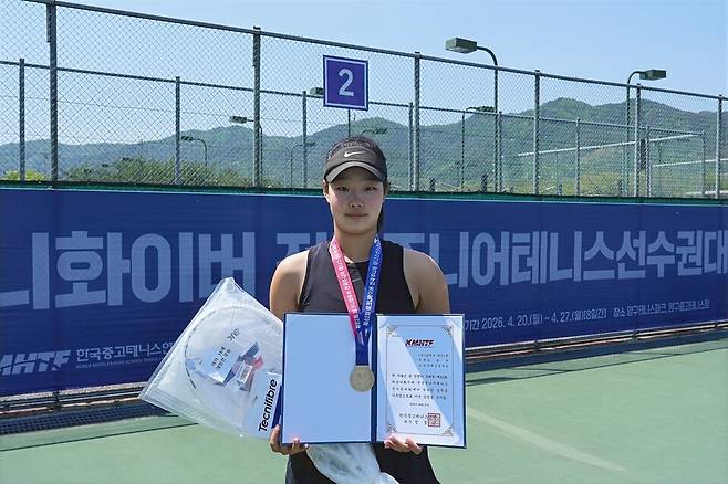 18세부 여자단식 우승 김성주. 사진/김도원 기자