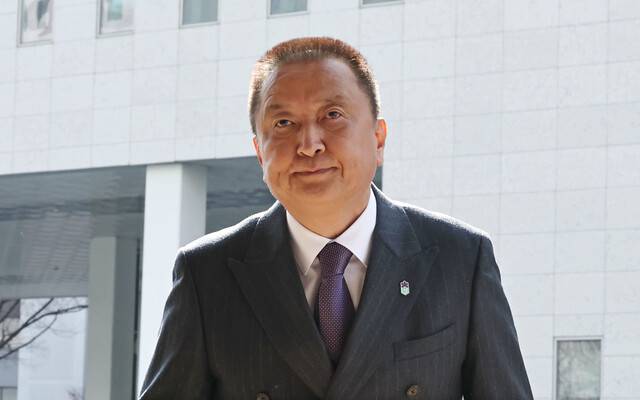 김영환 충북도지사가 지난달 23일 서울 양천구 서울남부지방법원에서 자신을 6·3 지방선거 공천에서 배제(컷오프)한 국민의힘 공천관리위원회 결정 효력을 정지해 달라며 낸 가처분 신청 심문에 출석하기 위해 법정으로 향하고 있다. 연합뉴스
