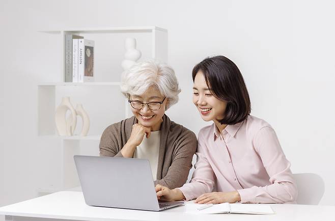 지적 활동은 치매 증상 발현을 늦추는 강력한 보호 인자로 작용한다.​/사진=클립아트코리아