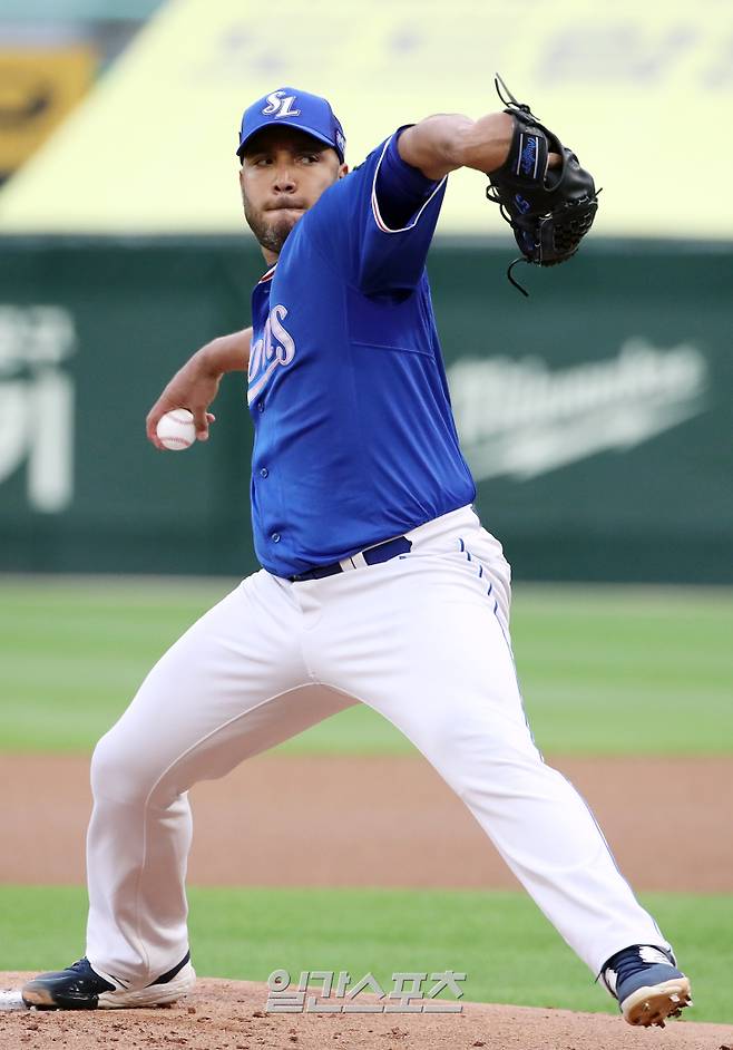 2023 KBO 프로야구 SSG 랜더스와 삼성 라이온즈의 경기가 30일 오후 인천SSG랜더스필드에서 열렸다. 삼성선발 수아레즈가 선발 등판해 역투하고 있다. 인천=김민규 기자 /2023.05.30/