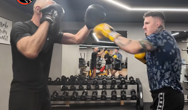 훈련에 복귀한 톰 아스피날. 사진=아스피날 유튜브