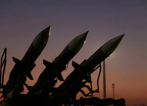 지난해 11월12일 이란 테헤란에 있는 이란 이슬람혁명수비대 공군 박물관에서 이란산 탄도미사일이 전시돼 있다. [사진=로이터/연합뉴스]