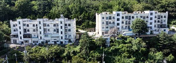 주거환경개선사업 일부 변경을 통해 공원 등으로 추진되는 부산 중구 영주동 시민아파트.  국제신문 DB