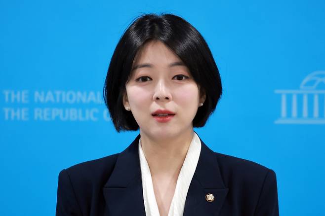 배현진 국민의힘 의원이 24일 국회 소통관에서 이날 열린 같은 당 장동혁 대표의 기자회견에 대한 취재진 질문에 답하고 있다. 연합뉴스