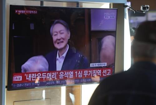 윤석열 전 대통령의 12·3 비상계엄 관련 내란 우두머리 혐의 항소심이 27일 시작된다. [연합뉴스]