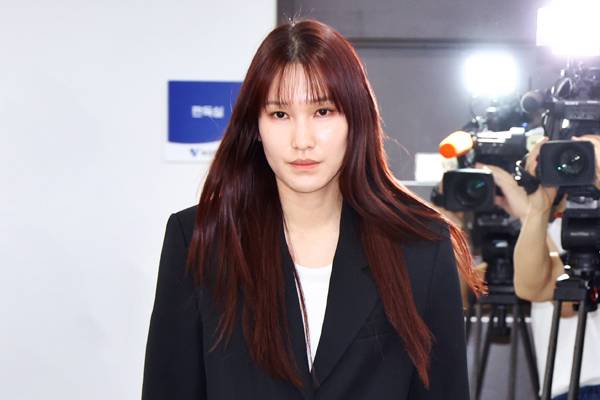 음주운전으로 물의를 빚은 프로배구 세터 안혜진이 27일 오전 서울 마포구 한국배구연맹(KOVO)에서 열린 상벌위원회에 출석하고 있다. 사진= 연합뉴스