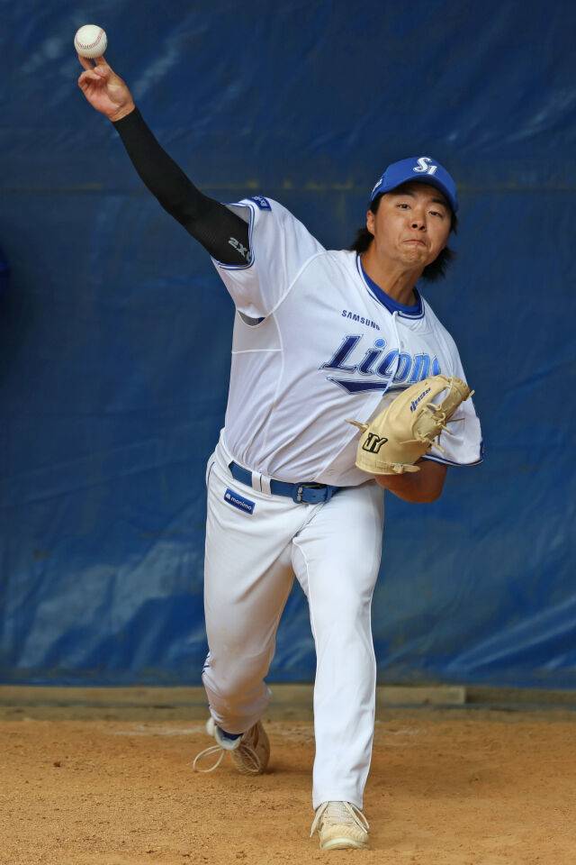 김무신이 드디어 퓨처스리그 마운드에 올랐다. 지난 3월 스프링캠프에서 투구하는 모습./삼성 라이온즈 제공