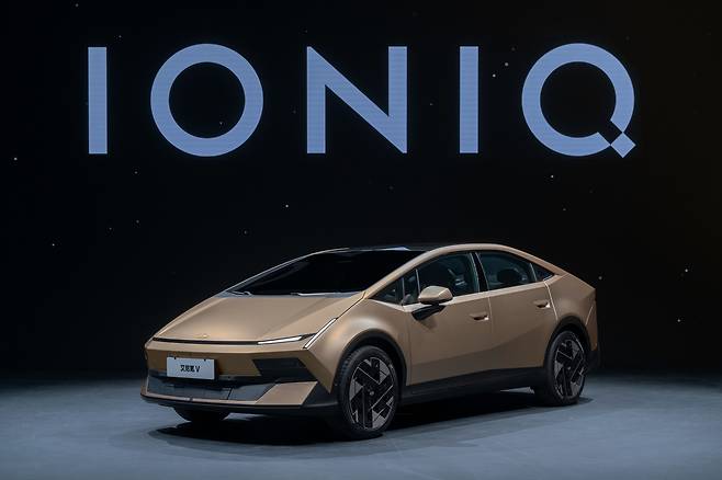 아이오닉 브랜드의 첫 중국 현지화 모델 ‘아이오닉 V’. [현대차 제공]