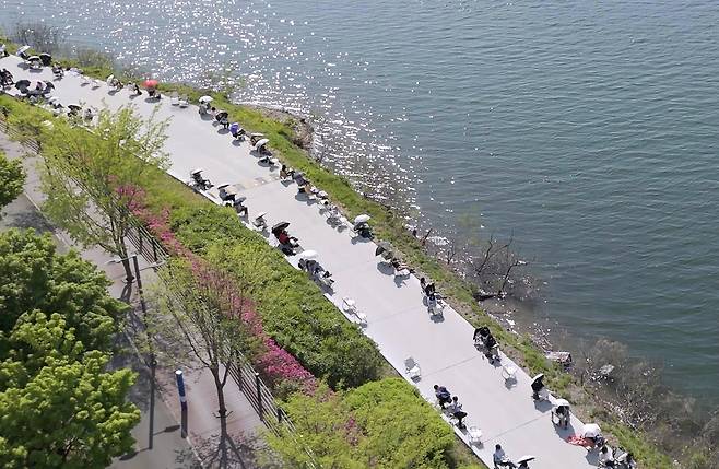 공지천 리딩파티. 이런 파티는 금사빠 김유정 작가의 고향, 실레마을에서도 열린다.