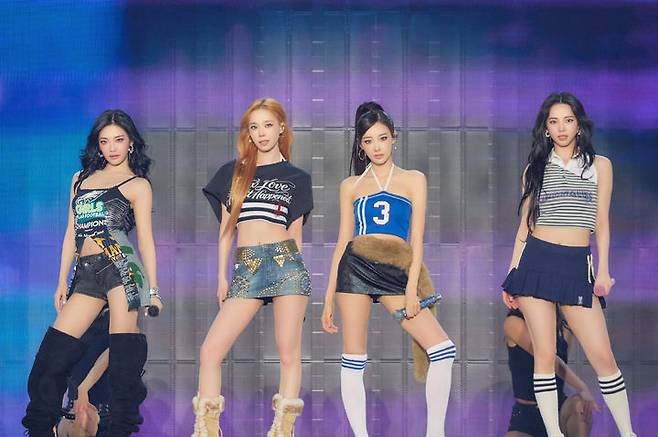 [도쿄=뉴시스] 에스파가 지난 25~26일 일본 도쿄돔에서 '2026 에스파 라이브 투어 – 싱크 : 액시스 라인- 인 재팬 [스페셜 에디션 돔 투어](2026 aespa LIVE TOUR - SYNK : aeXIS LINE - in JAPAN [SPECIAL EDITION DOME TOUR])'를 열고 있다. (사진 = SM엔터테인먼트 제공) 2026.04.27. photo@newsis.com *재판매 및 DB 금지