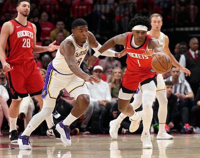 [휴스턴=AP/뉴시스] 미국프로농구(NBA) 휴스턴 로키츠의 아멘 톰프슨(오른쪽). 2026.04.26.