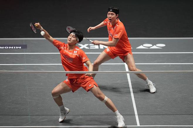 [버밍엄=AP/뉴시스] 2026 세계배드민턴연맹(BWF) 월드투어 슈퍼 1000 전영오픈 당시 김원호-서승재. 2026.03.08.