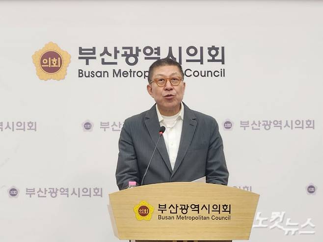 박형준 국민의힘 부산시장 후보가 27일 예비후보 등록을 마치고 기자회견에서 공식 출마 선언을 했다. 정혜린 기자