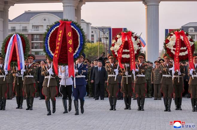 북한, 파병기념관 준공식 개최 - 김정은 북한 국무위원장이 참석한 가운데 지난 26일 평양에서 러시아 쿠르스크 해방작전 종결 1주년을 맞아 ‘해외군사작전 전투위훈기념관’ 준공식이 열렸다고 조선중앙통신이 27일 보도했다. 2026.4.27 평양 조선중앙통신 연합뉴스