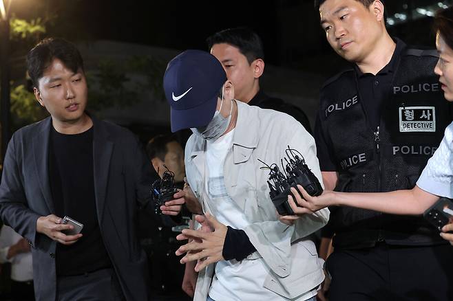 삼부토건 주가조작 사건으로 수사 받다 도주한 이기훈 전 삼부토건 부회장이 경찰에 체포돼 2025년 9월11일 서울 종로구에 마련된 김건희특검 사무실로 들어서고 있다. ⓒ연합뉴스